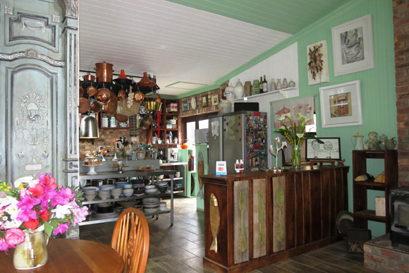 The Touraco Table