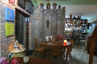 The Touraco Table